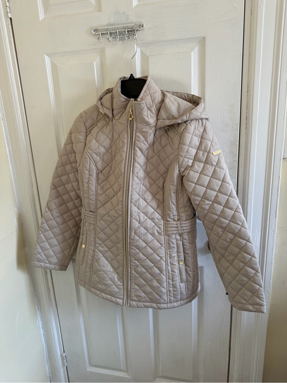 Laundry By Shelli Segal Quilted Hooded Bomber Jacket in Light Taupe